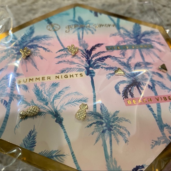 Minimalistic earrings - Picture 3 of 3